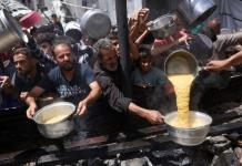Nueve camiones con ayuda humanitaria autorizados a entrar en Gaza, una gota en el océano, dice la ONU